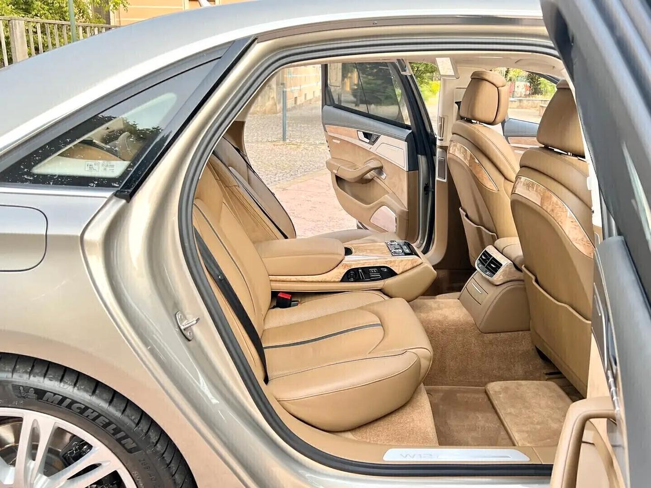 Audi A8 Lunga 6.3 W12 FSI 500cv Tiptornic8 Quattro