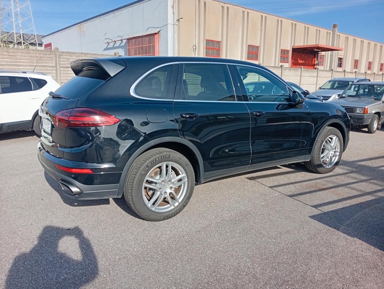 Porsche Cayenne 3.0 Diesel GANCIO TRAINO