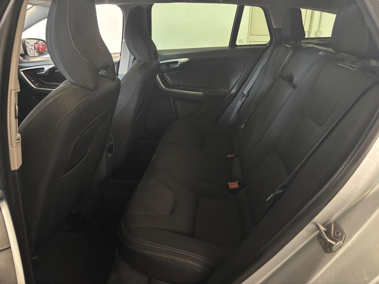 Volvo V60 D2 Geartronic R-design