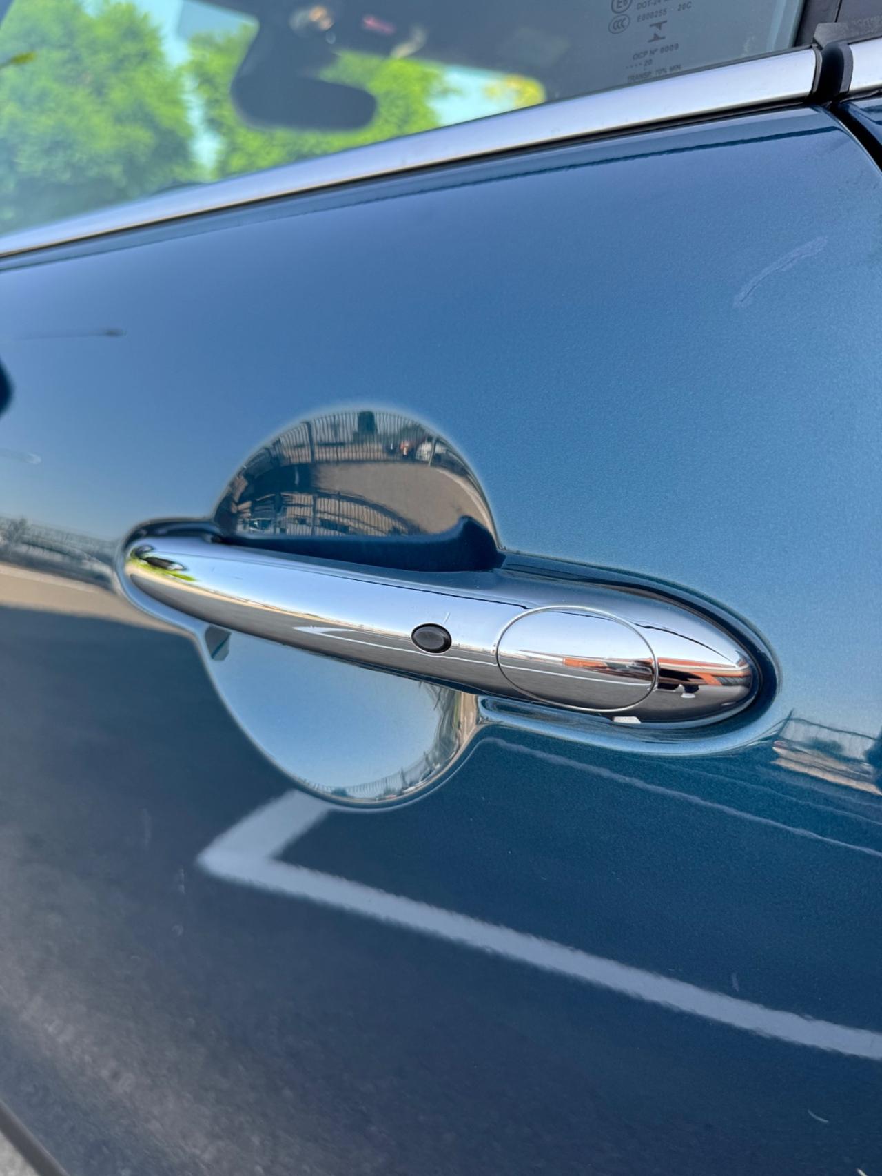 Mini 1.5 benzina One Cabrio si neopatentati