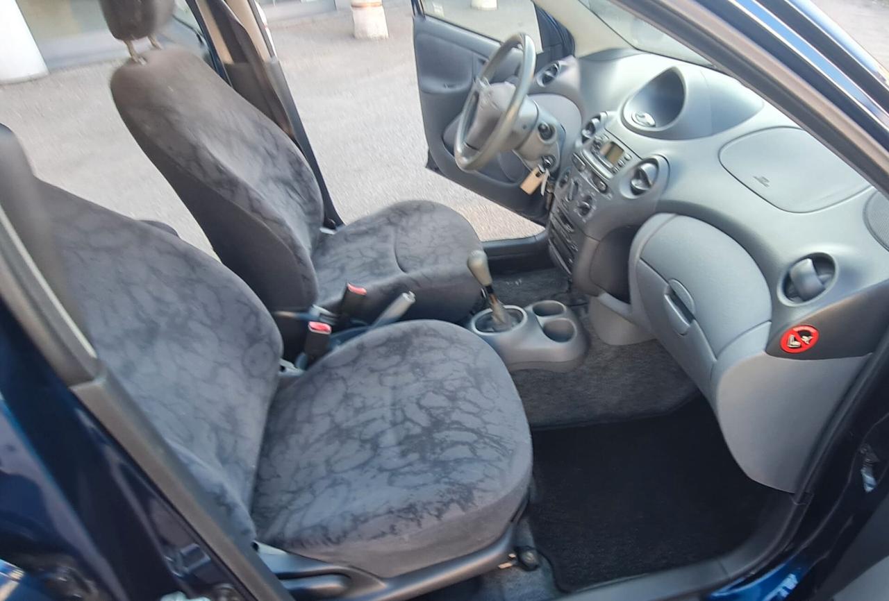 Toyota Yaris 1.0i 16V cat 5 porte Sol