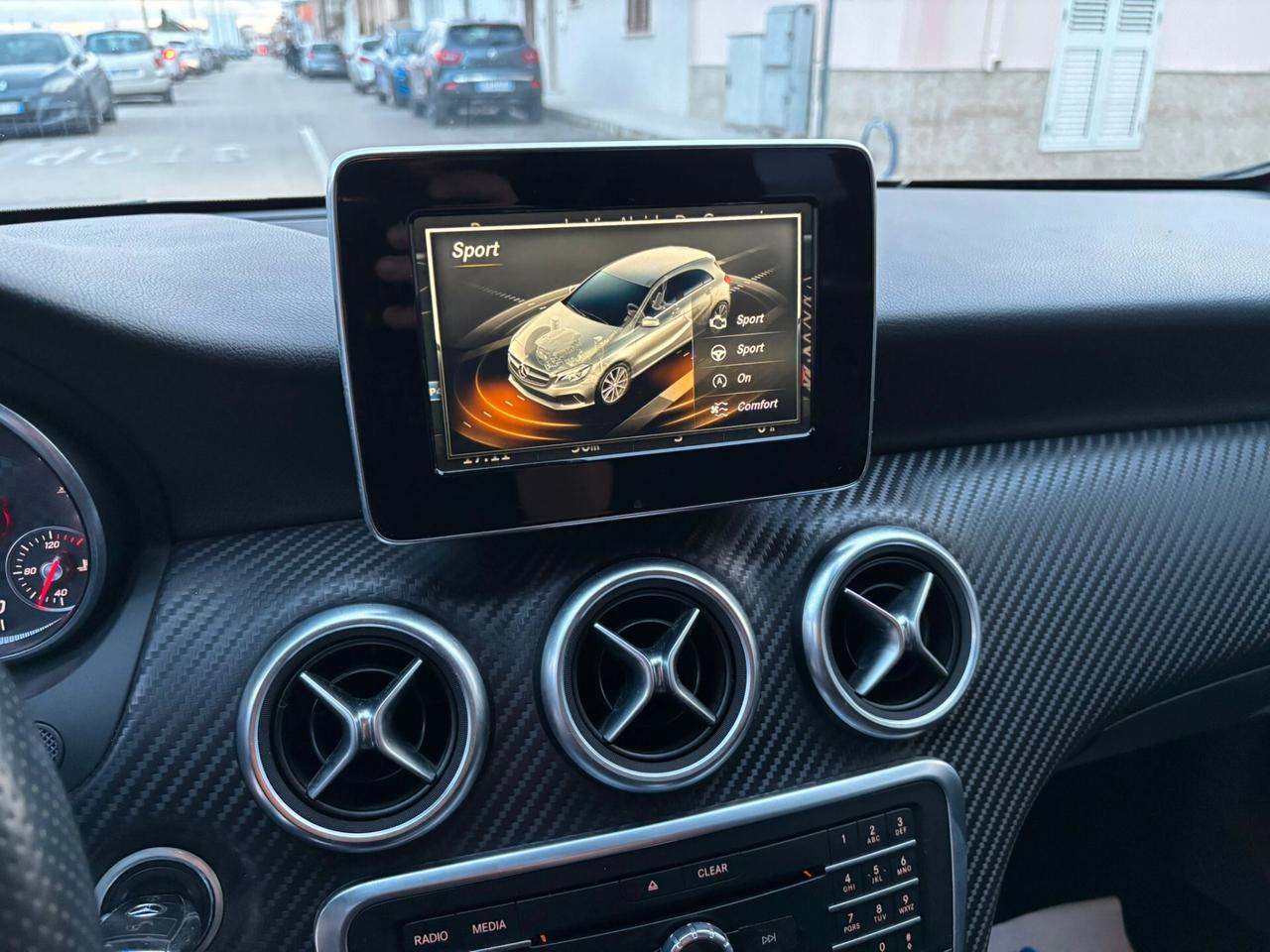 Mercedes A180d Premium Dark Night - 11/2016