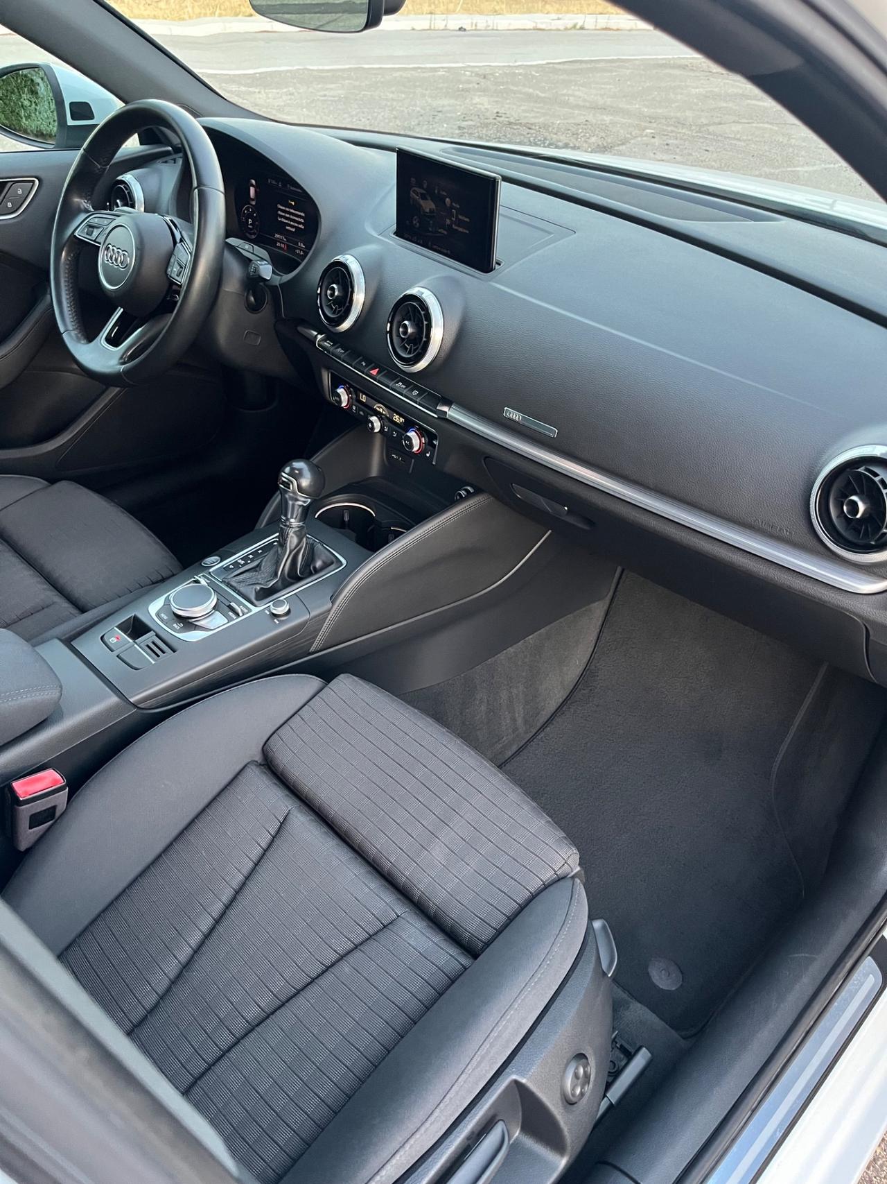 Audi A3 1.6 TDI 116 CV S tronic Design FULL TETTO PANORAMICO