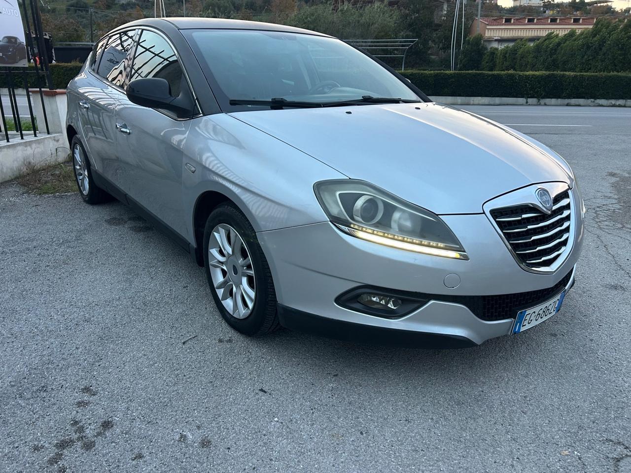 Lancia Delta 1.6 MJT DPF 105 CV Silver