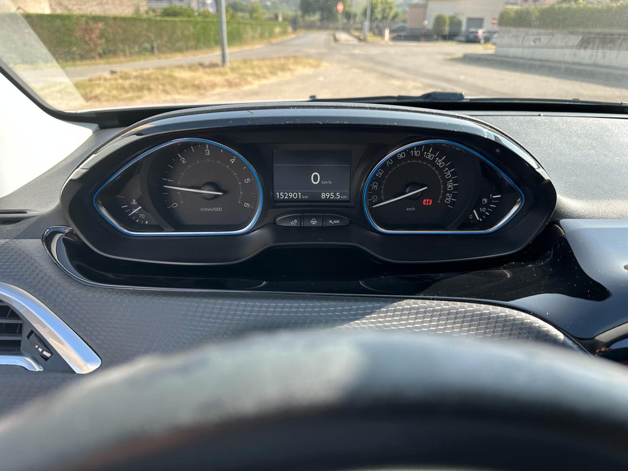 Peugeot 2008 BlueHDi 100 S&S Black Matt