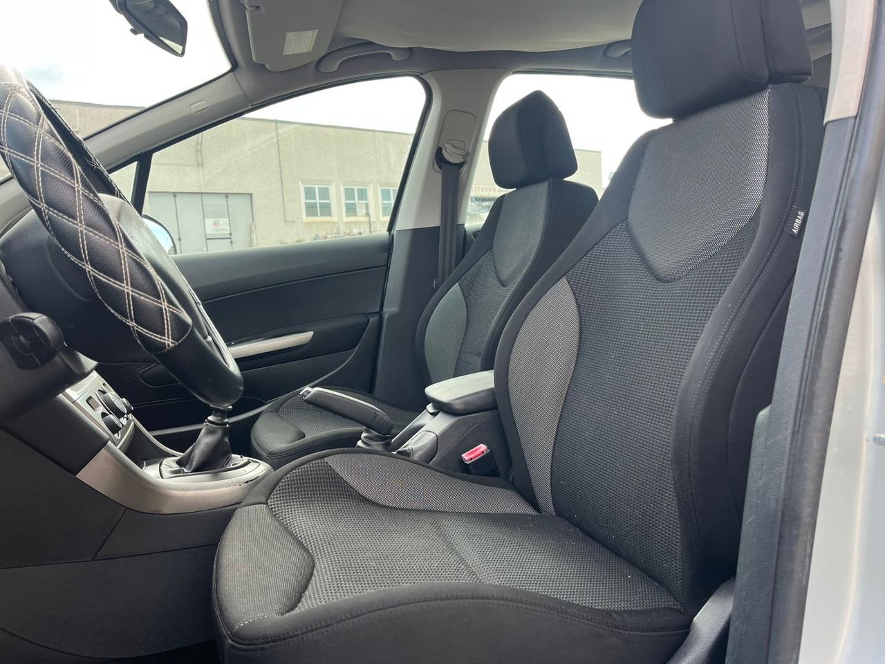 Peugeot 308 1.6 HDi 110CV 5p. Féline (6 Marce)