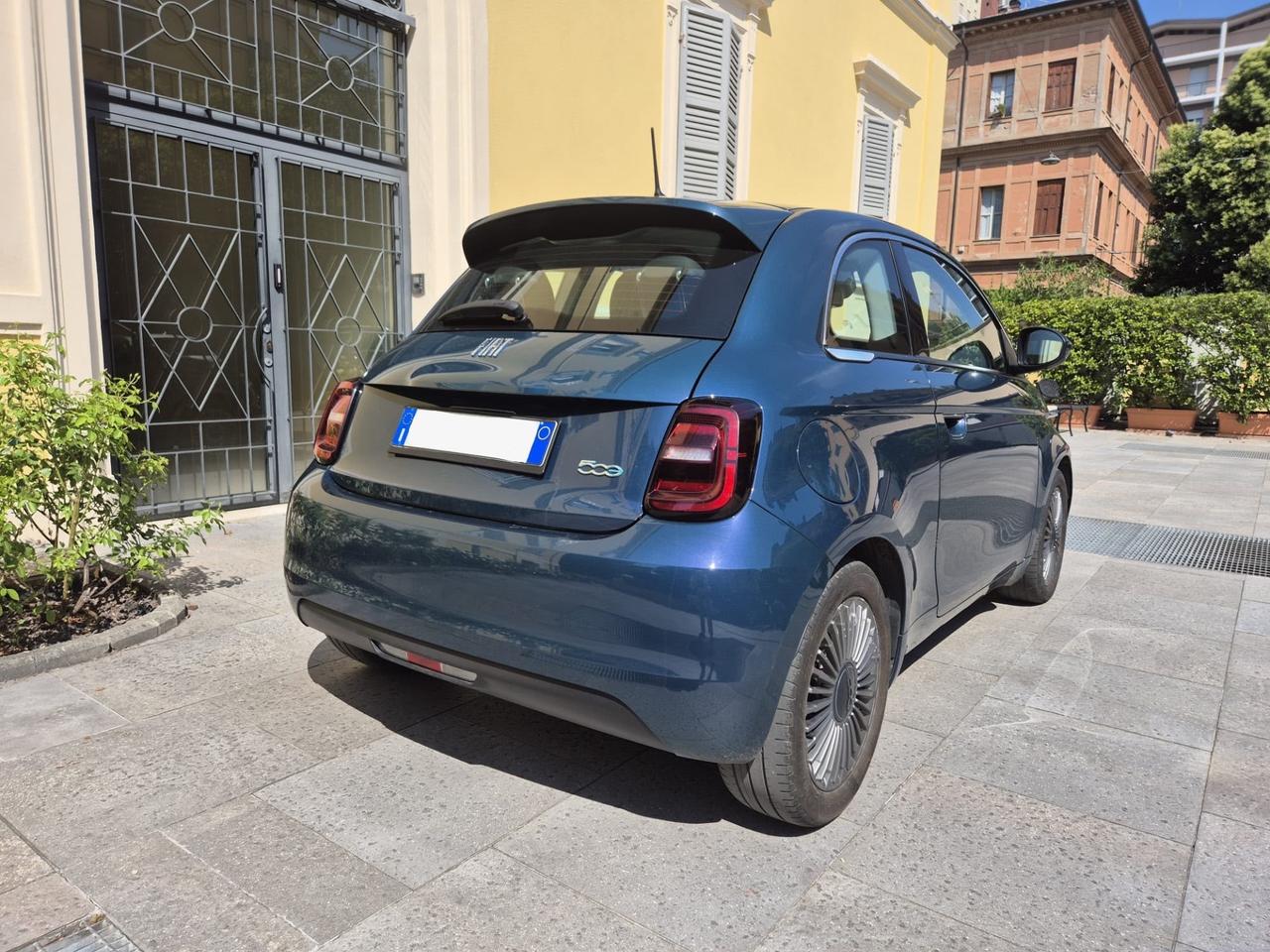 500e 42 kWh Long Range Display CRUISE CONTROL
