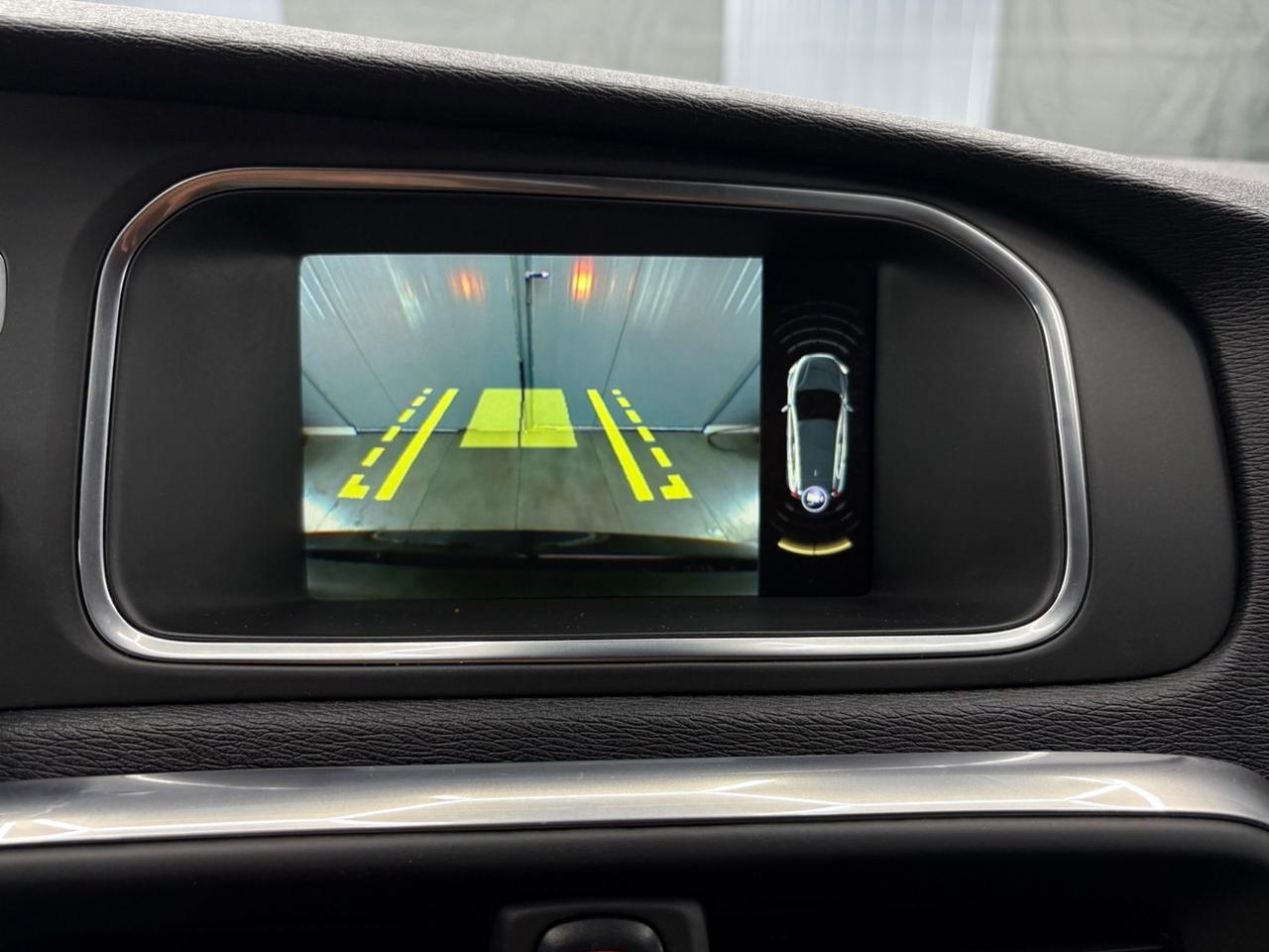Volvo V40 D4 R-design Momentum