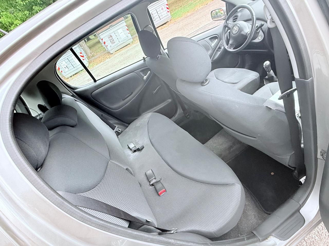 Toyota Yaris 1.3i 16V cat 5 porte Sol