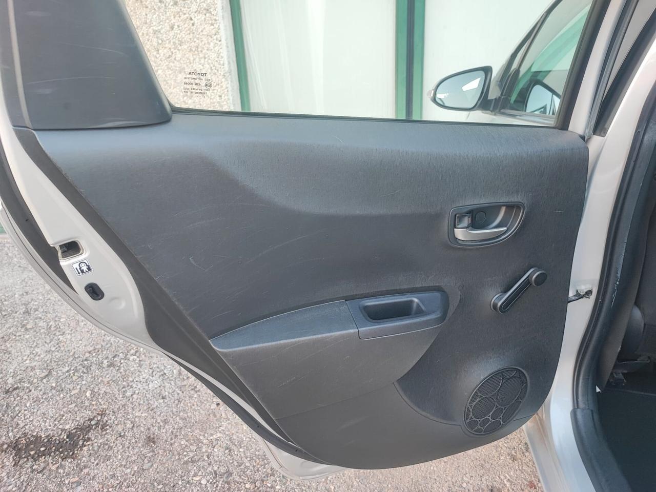 Toyota Yaris 1.0 5 porte BENZINA NEOPATENTATI 2013