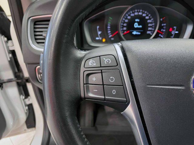 VOLVO V60 2.0 D2 MOMENTUM