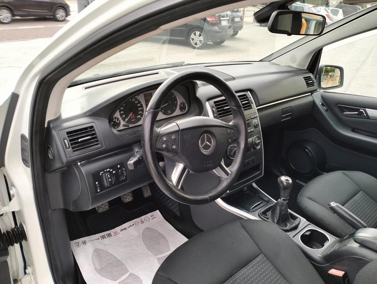 Mercedes-benz B 180 Benz Premium