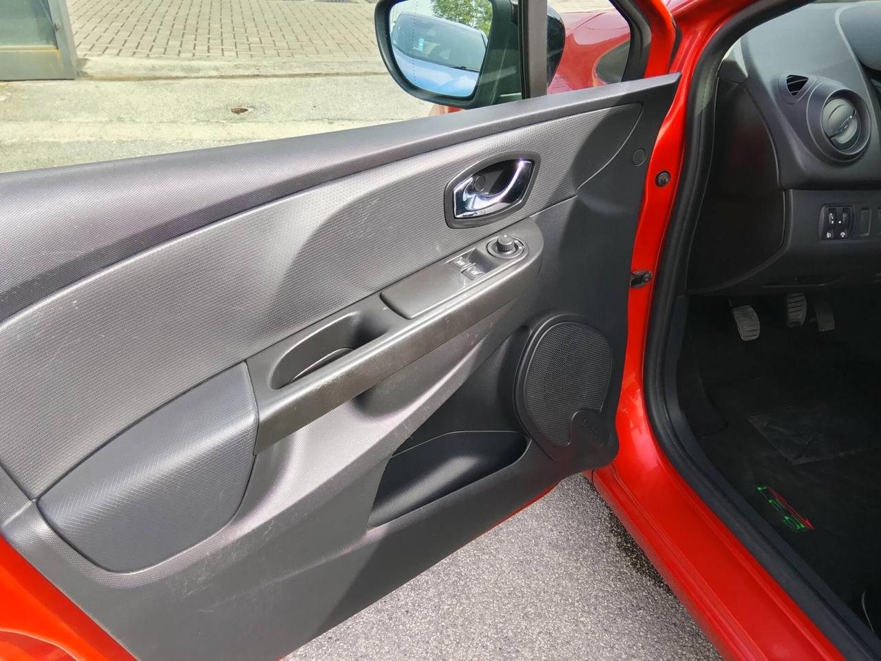 Renault Clio 1.2 100K KM!