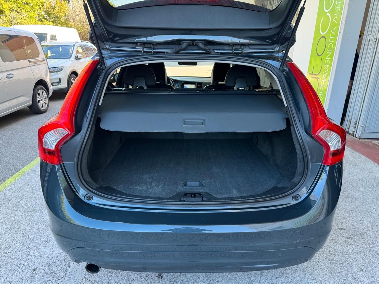 Volvo V60 1.6 d2 Momentum Powershift GARANZIA24MES