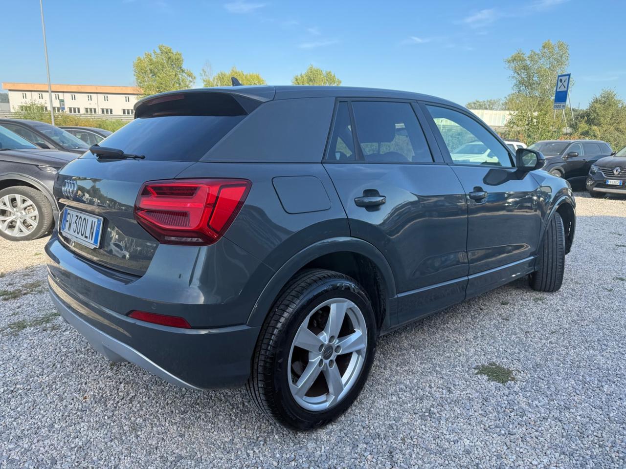 Audi Q2 30 TDI S tronic Identity Black