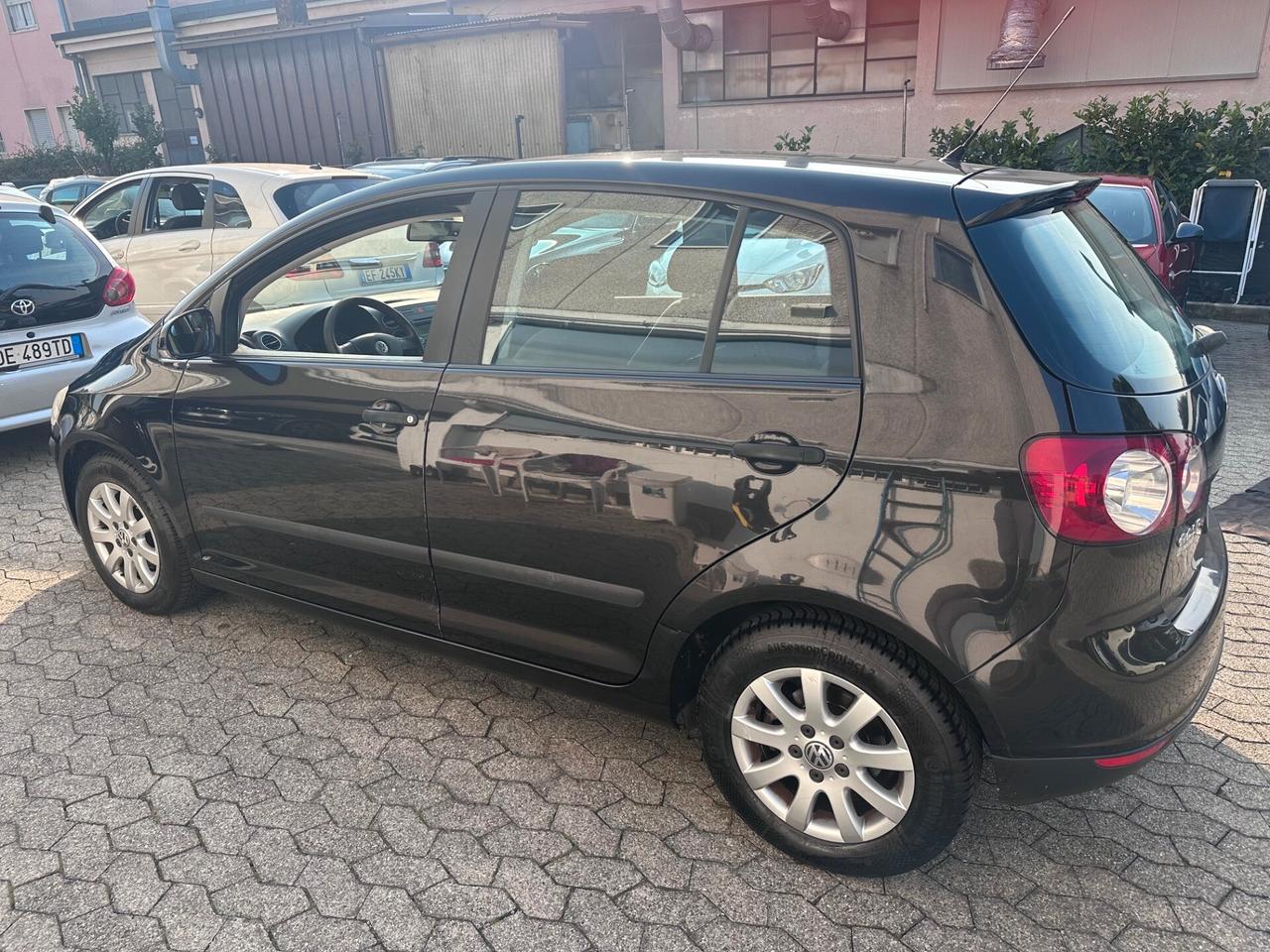 Volkswagen Golf 1.6 5p. Trendline*CERCHI