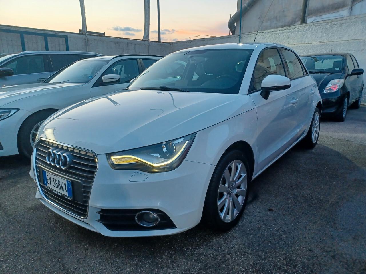 Audi A1 SPORTBACK 1.6 TDI S TRONIC LED BIXENO PDC