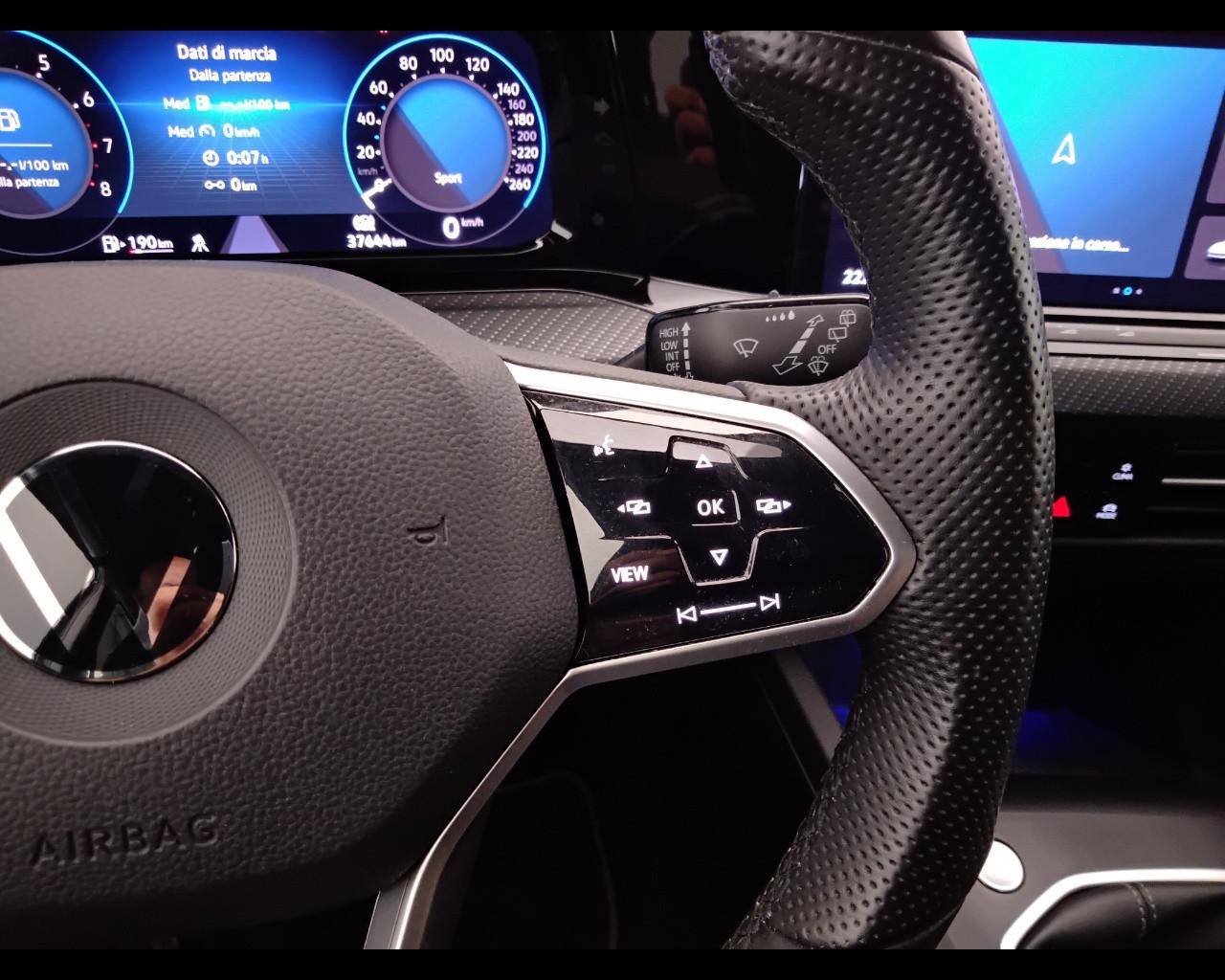 VOLKSWAGEN Golf VIII 2020 - Golf 1.5 tsi evo R-Line 130cv