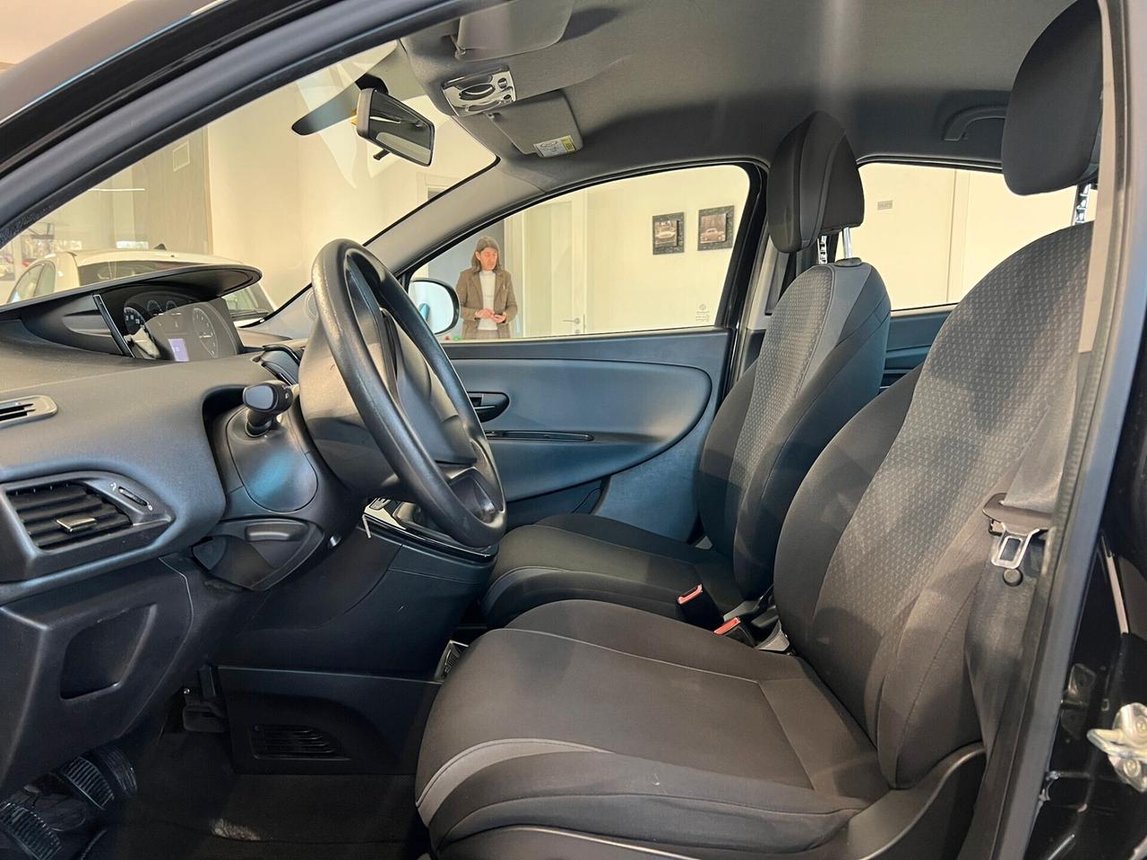 Lancia Ypsilon 1.2 69 CV 5 porte Silver