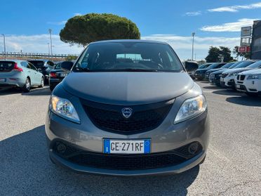 Lancia Ypsilon 1.0 FireFly 5 porte S&S Hybrid Ecochic Silver