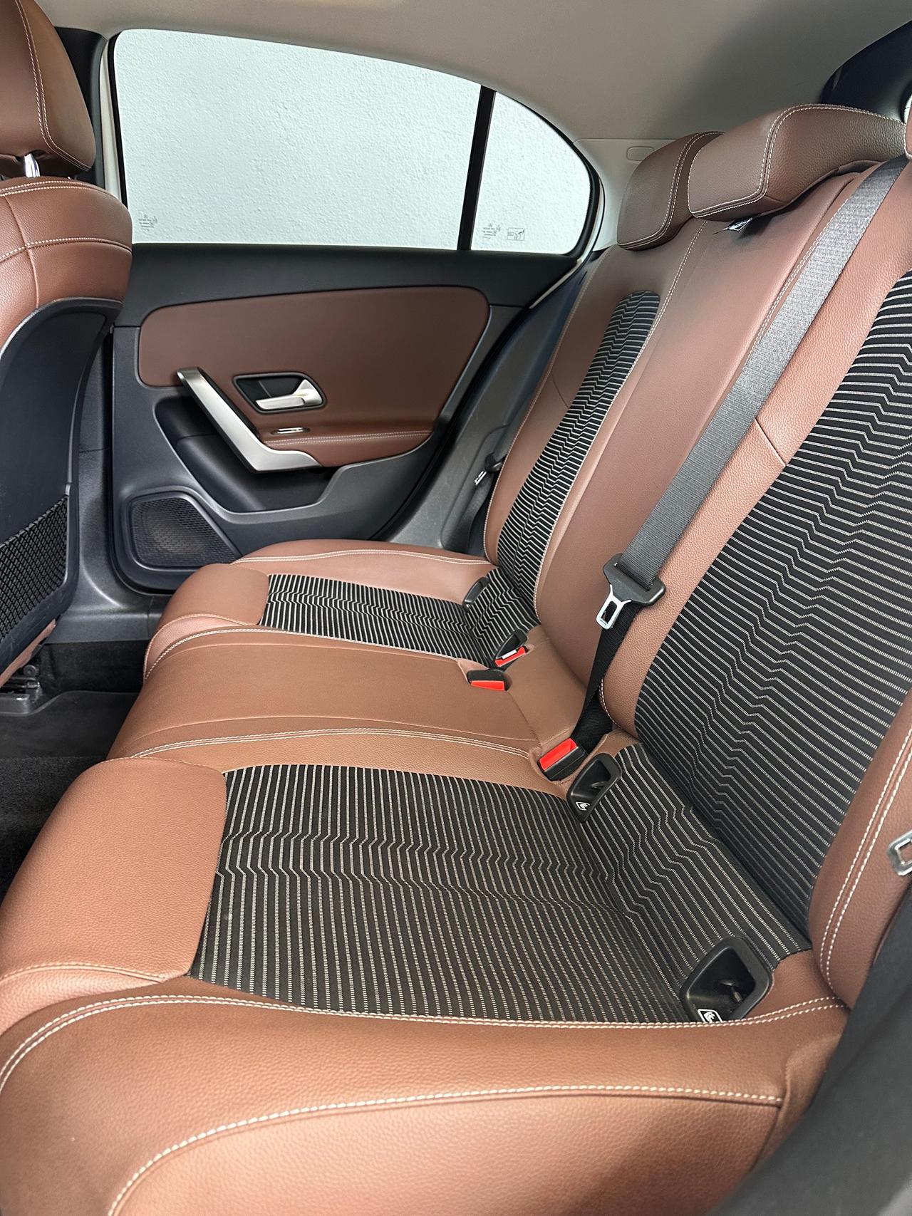 Mercedes A 200 Business 7G-DCT