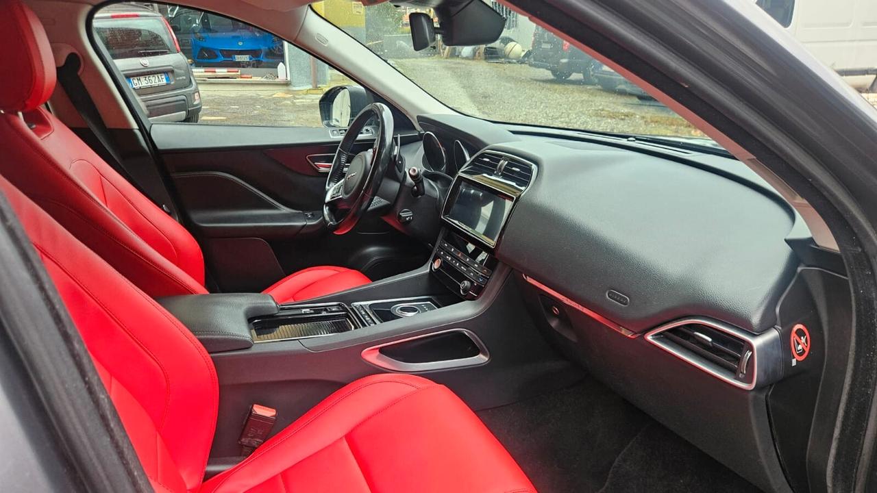 Jaguar F-Pace 2.0 D 180 CV AWD aut. R-Sport