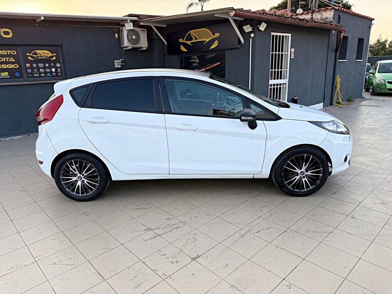 Ford Fiesta 1.4 TDCi 68CV 5 porte Titanium Garanzia 12 Mesi