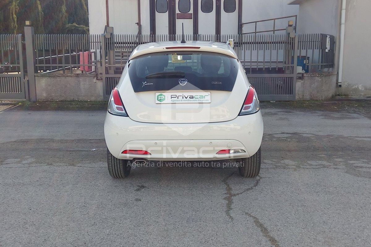LANCIA Ypsilon 1.0 FireFly 5 porte S&S Hybrid Ecochic Silver