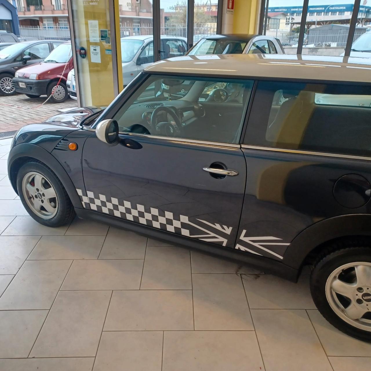 MINI COOPER D 1.6 TDI NEOPATENTATI