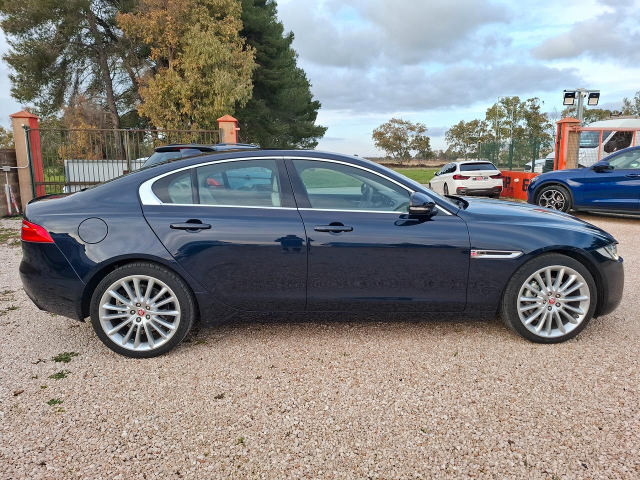 Jaguar XE 2.0 D 180cv *SOLO 23.000 KM*