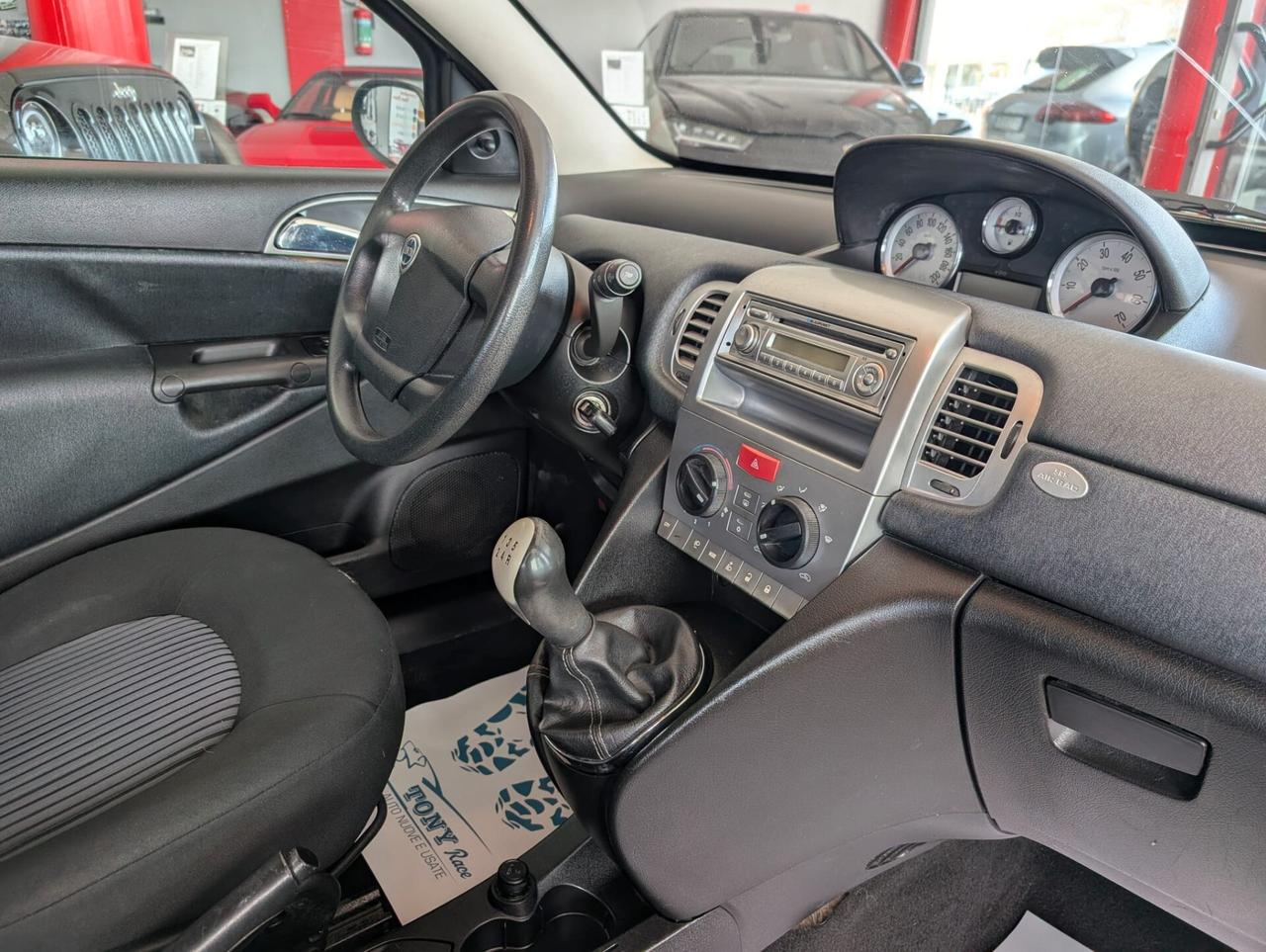 Lancia Ypsilon 1.3 MJT 75 CV