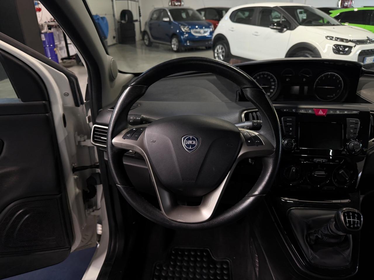 Lancia Ypsilon 1.0 FireFly 5 porte S&S Hybrid Ecochic Gold