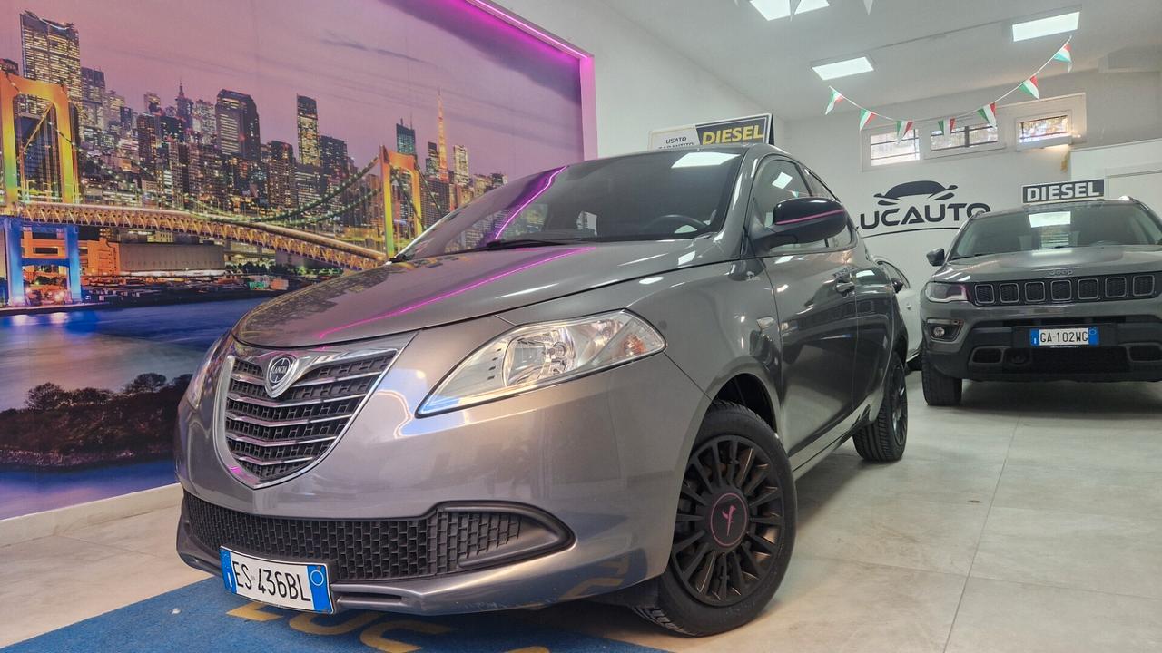 Lancia Ypsilon 1.3 MJT bicolor