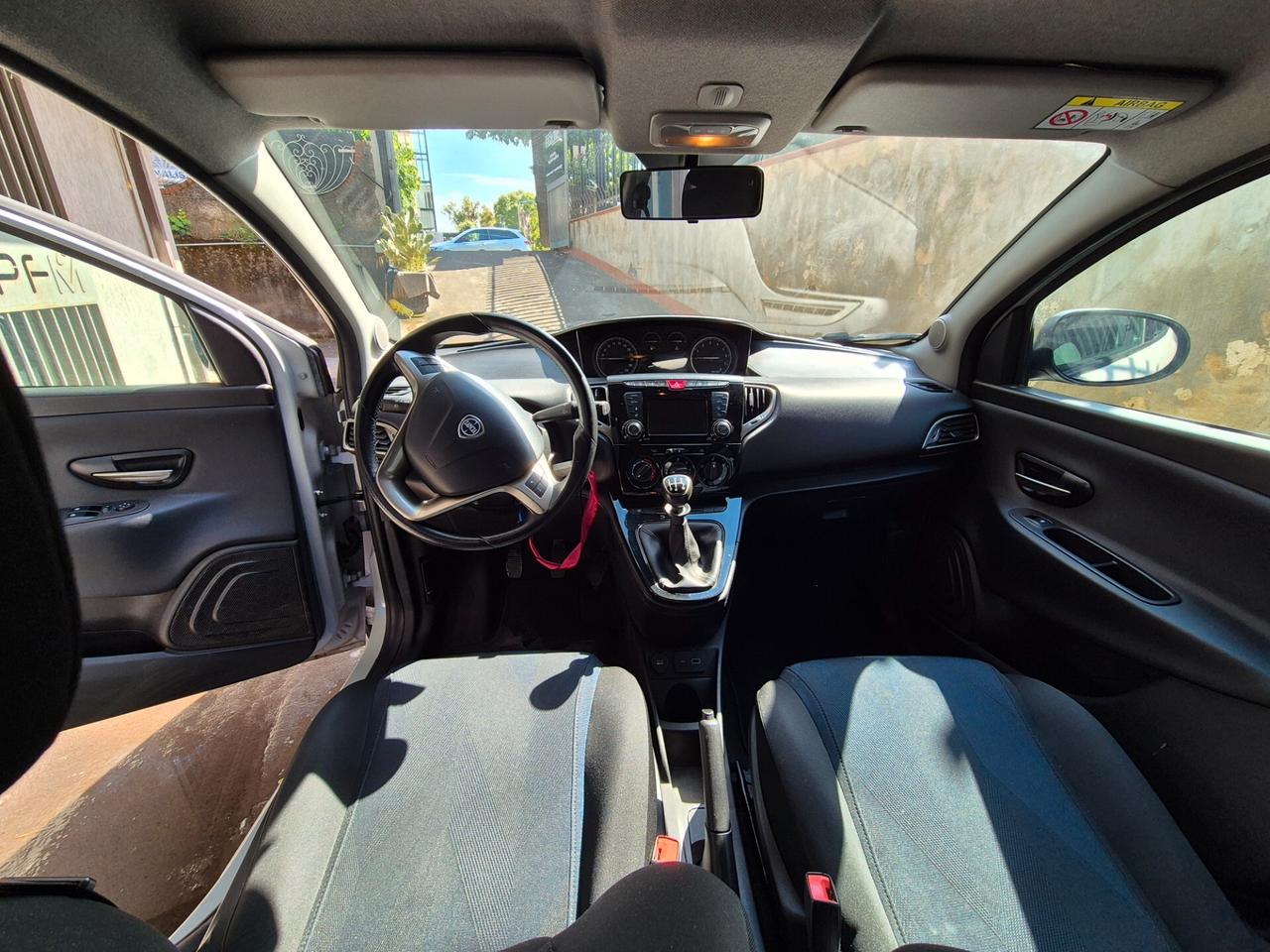 Lancia Ypsilon 1.2 69 CV 5 porte S&S Platinum