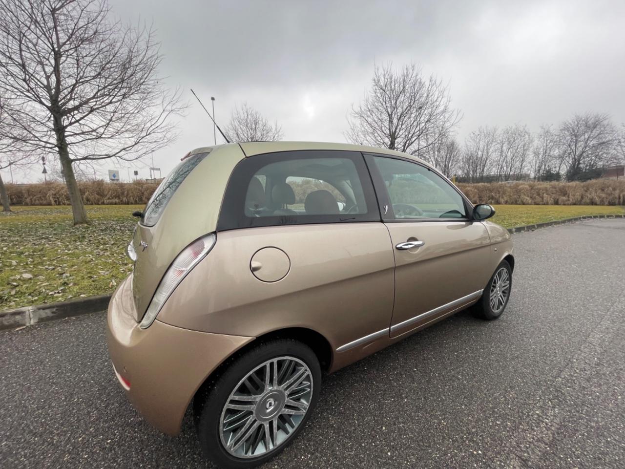 Lancia Ypsilon 1.3 MJT 90 CV Blue&Me