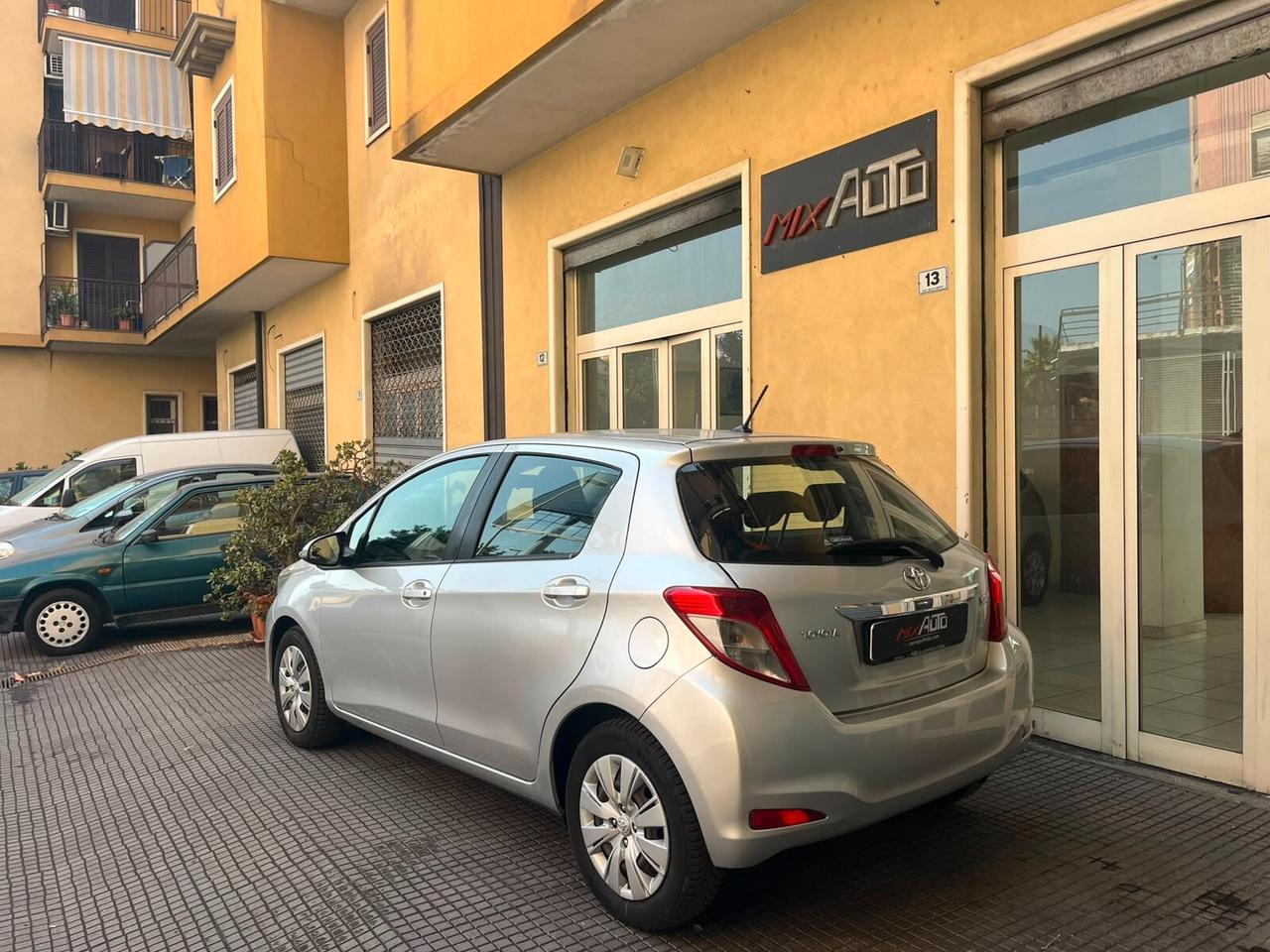 Toyota Yaris 1.0 5 porte Lounge *NEOPATENTATI*