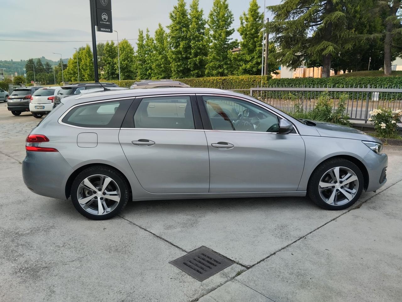 Peugeot 308 BlueHDi 130 S&S EAT8 SW Allure