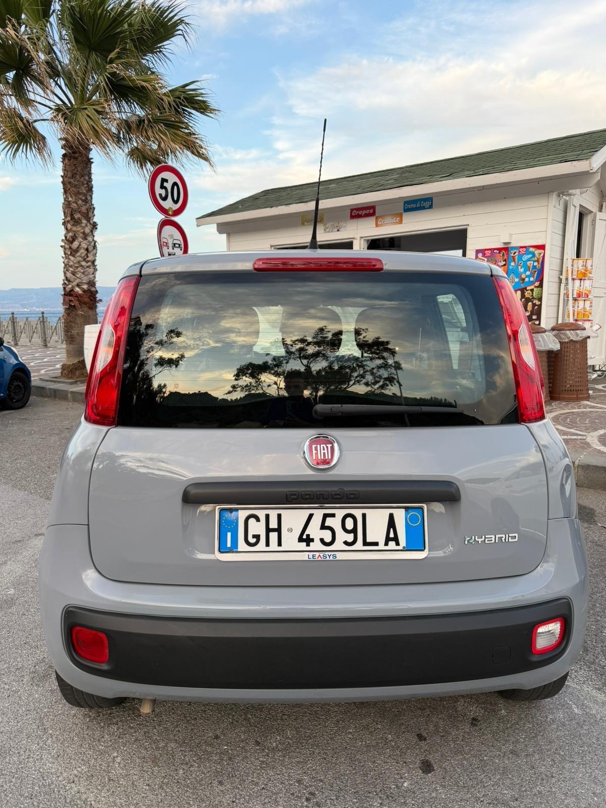 Fiat Panda anno 2022 da vetrina benzina ibrida