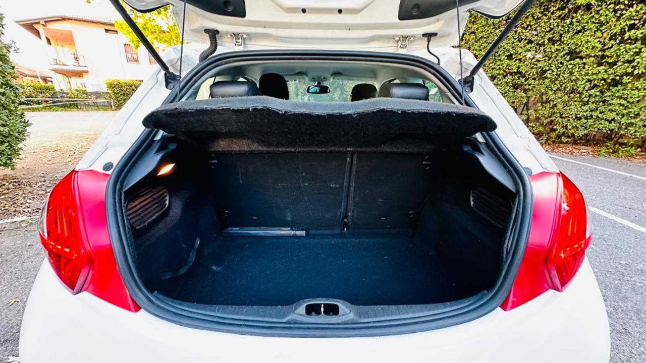 Peugeot 208.3 porte Allure.ok neopatentati.tagliandi certificati