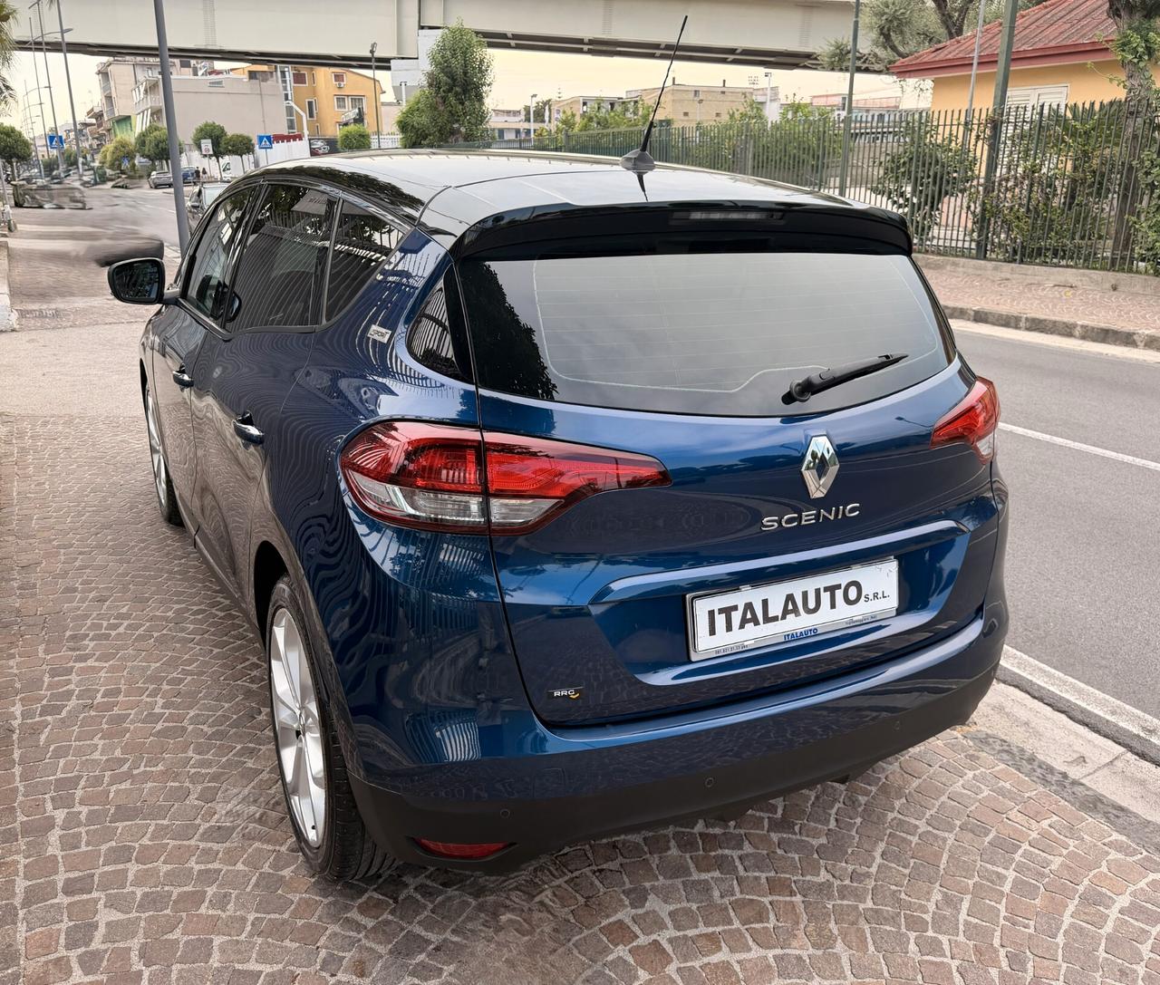 Renault Scenic 1.5 dCi 8V 110 CV EDC Energy Sport Edition2