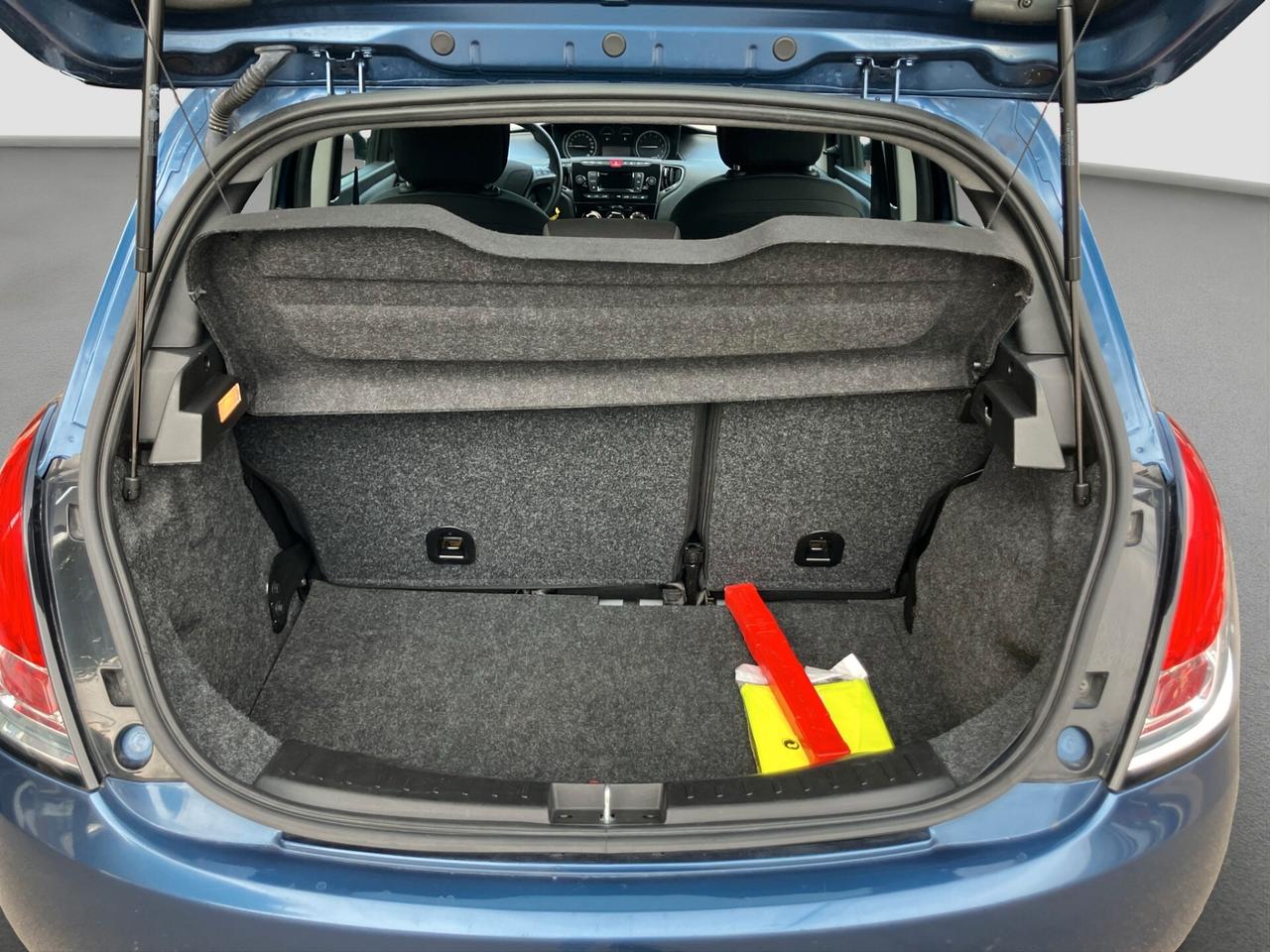Lancia Ypsilon 1.0 FireFly 5 porte S&S Hybrid Silver