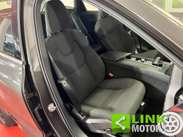 VOLVO XC60 B4 (d) Geartronic Momentum Pro TAGLIAND-GARANZIA