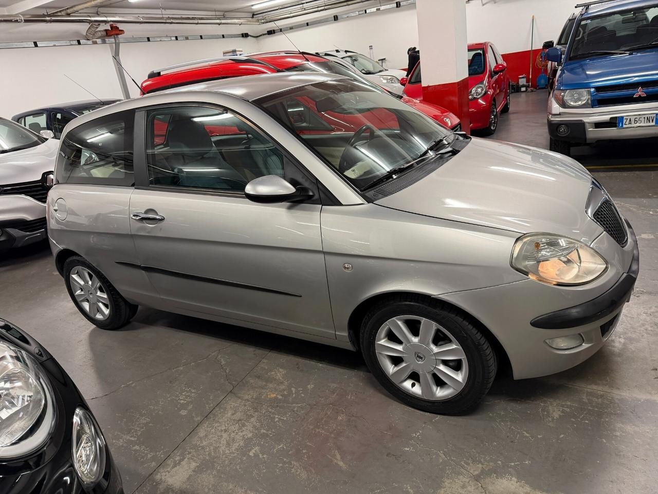 Lancia Ypsilon 1.2 16V Platino