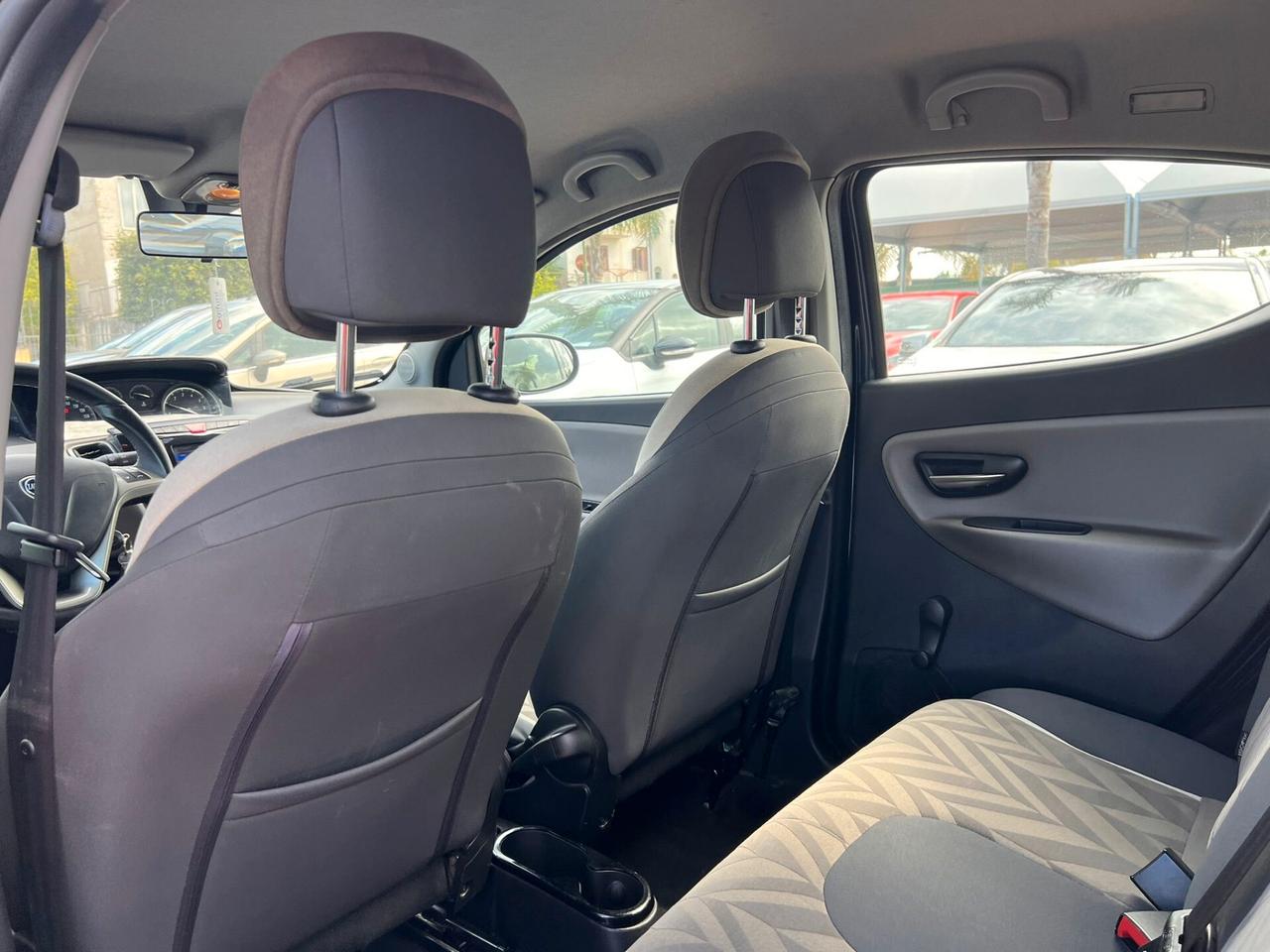 Lancia Ypsilon 1.2 69 CV 5 porte Platinum