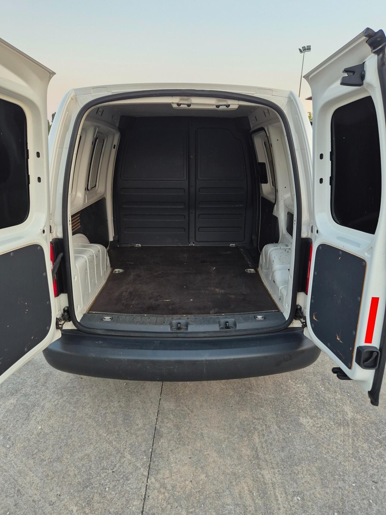 Volkswagen Caddy 1.6 TDI 102 CV neopatentati