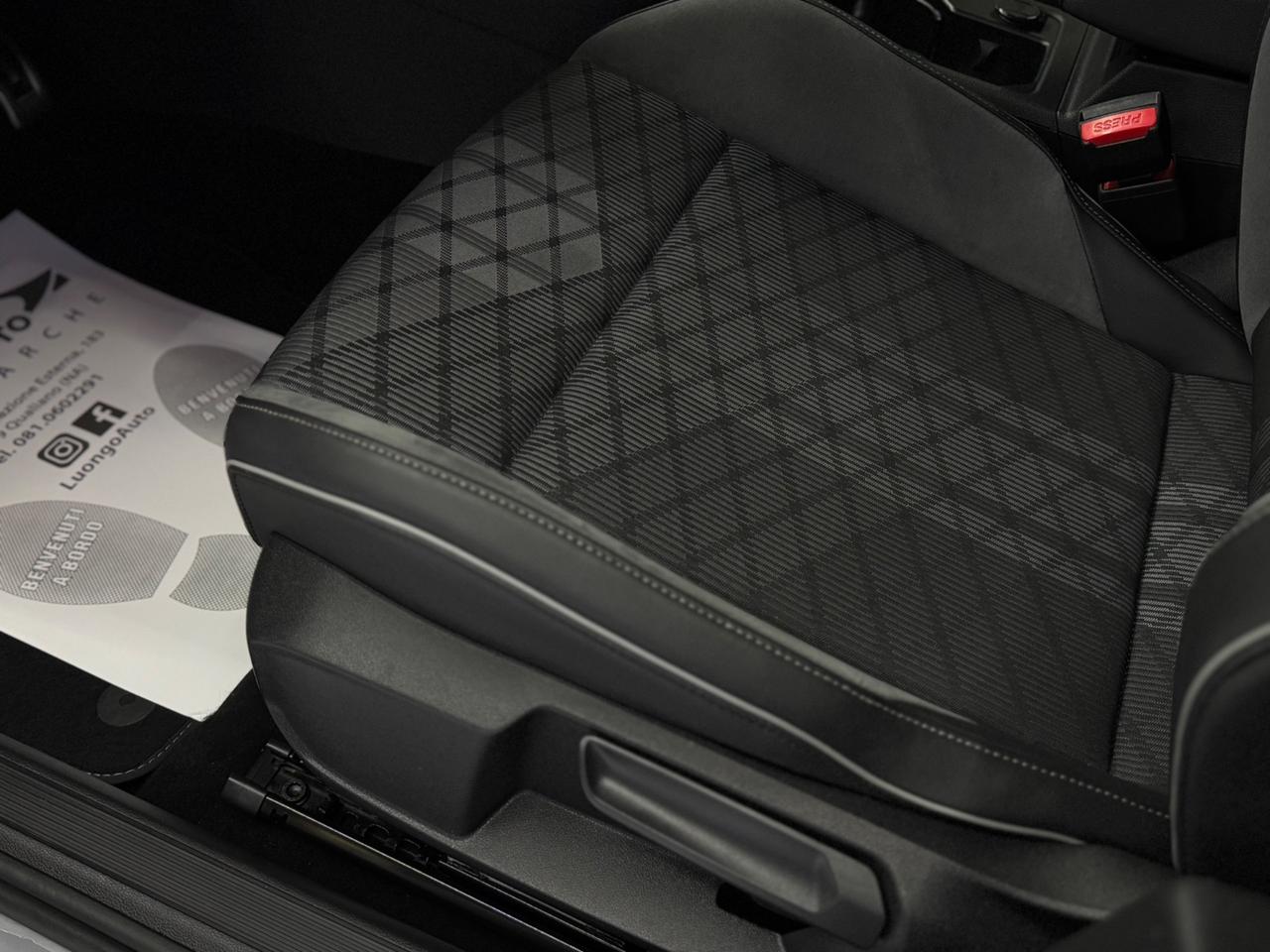 Volkswagen Golf 1.5 eTSI 150Cv DSG R-Line