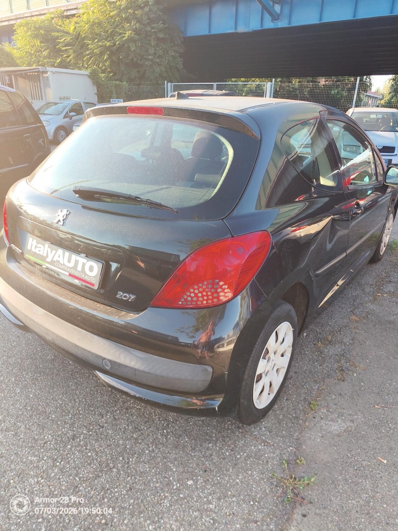 Peugeot 207 1.4 8V 75CV 3p. ONE Line