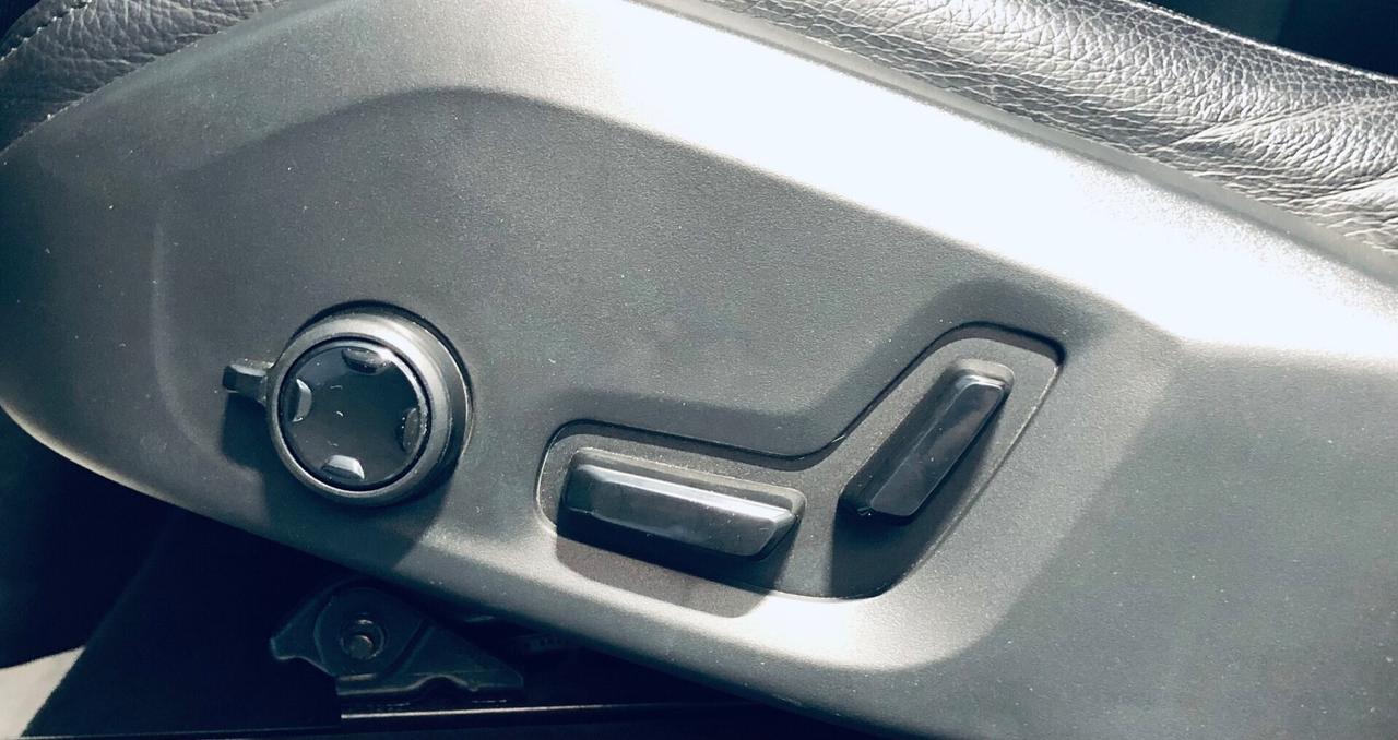 Volvo XC 90 B5 (d) AWD Geartronic Momentum 7 POSTI