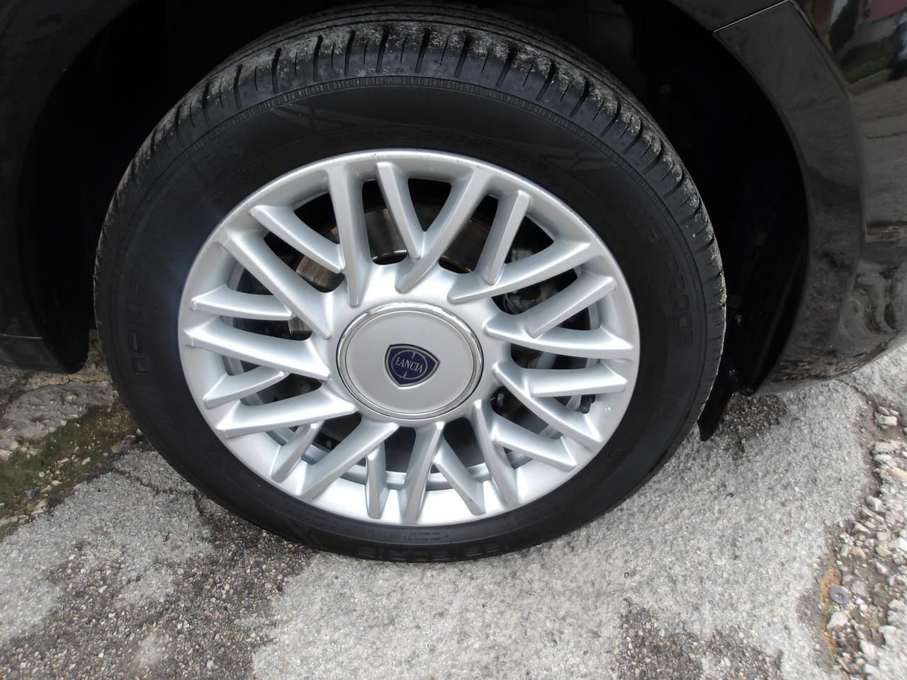 Lancia Ypsilon 5 Porte Ypsilon 1.3 mjt Silver c/clima s&s 95cv