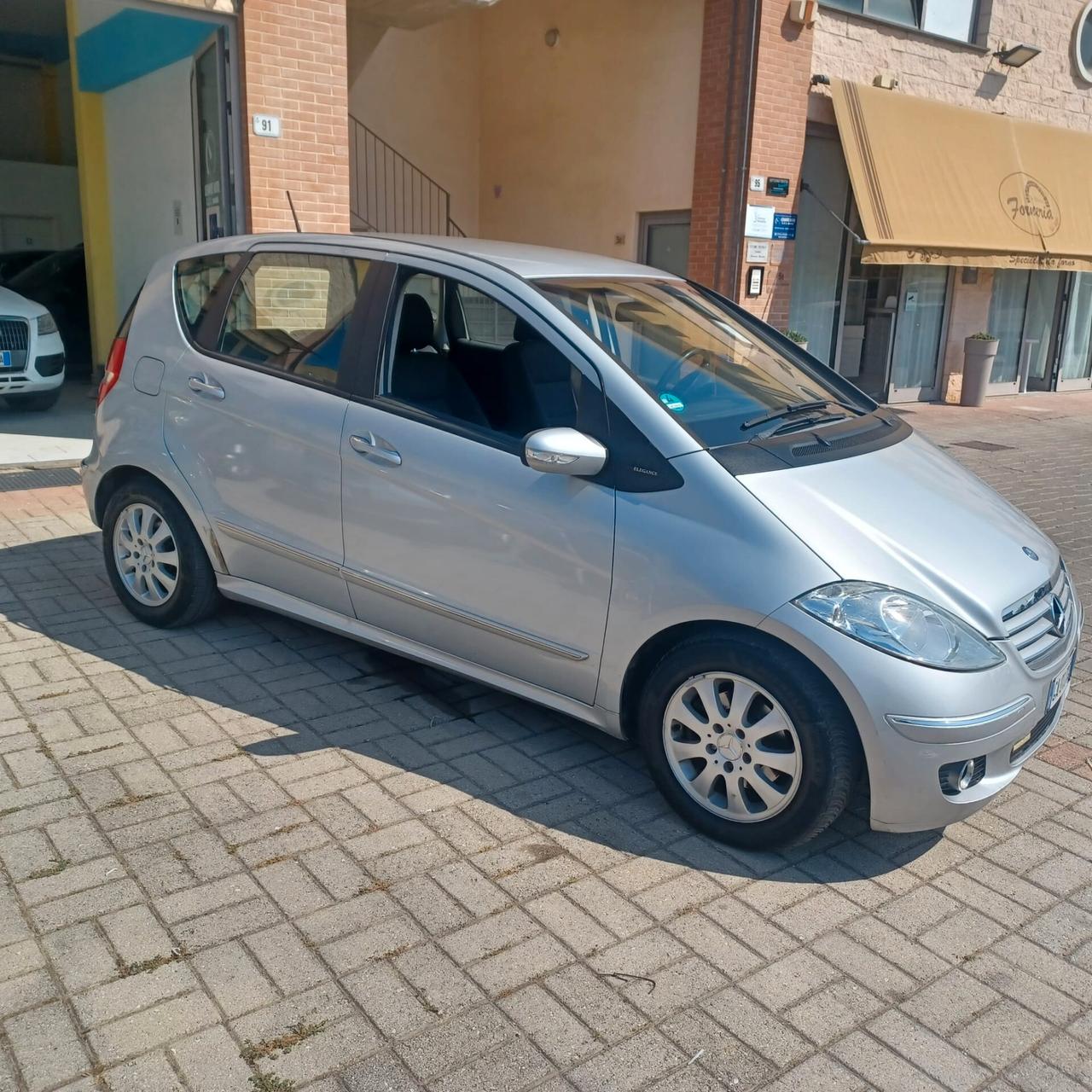 AUTOMATICA NEOPATENTATI CLASSE A 2.0TDI CON GANCIO DI TRAINO